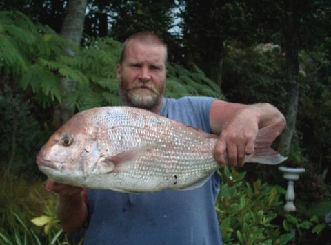 Les Thompson, Pukearuhe, 19/2/06, Snapper 5.13kg